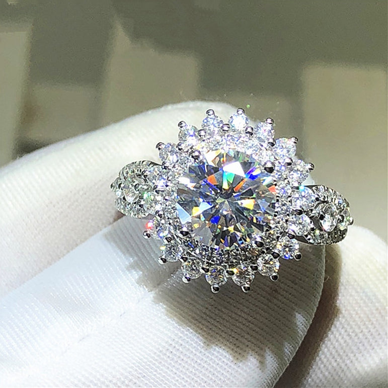 Huitan Gorgeous Silver Color Sunflower Shaped Women Wedding Rings Dazzling Crystal Zirconia Fashion Engage Proposal Ring Jewelry